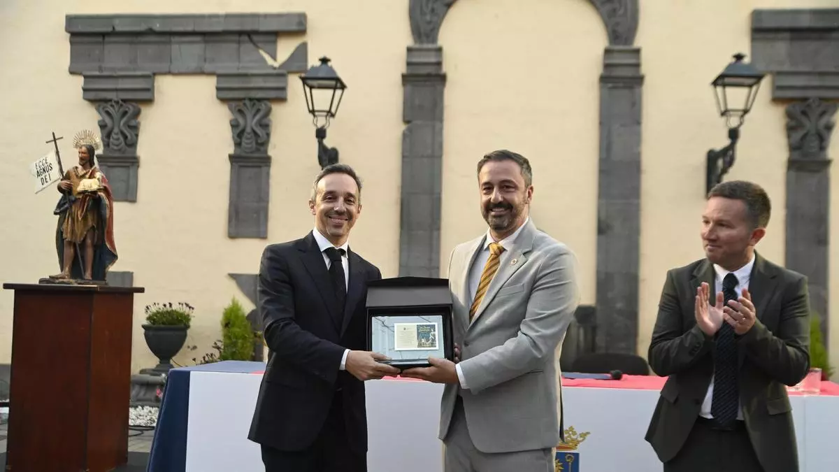 Ignacio Clemente une música y raíces en el pregón de las fiestas de San Juan