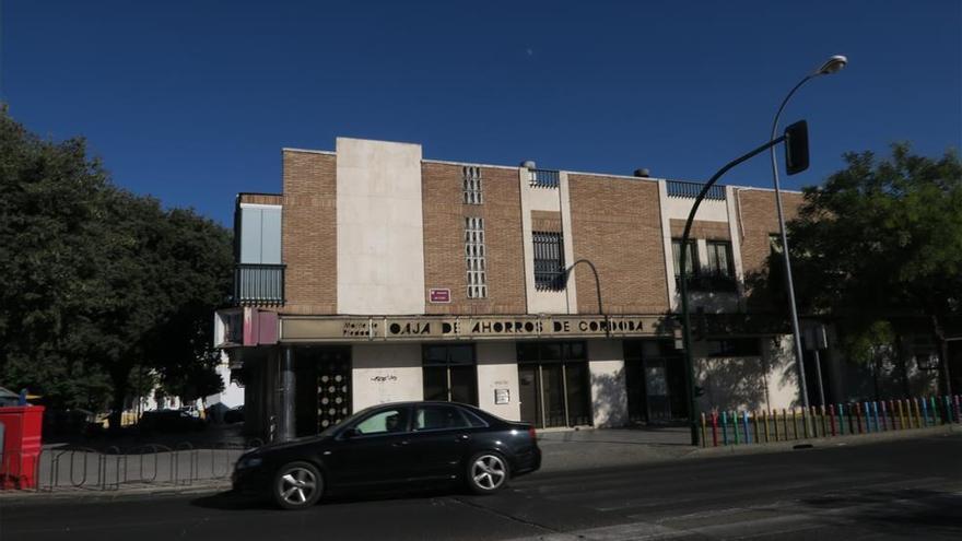 Presentan 1.261 firmas contra la apertura de una sala de apuestas en la avenida de Cádiz