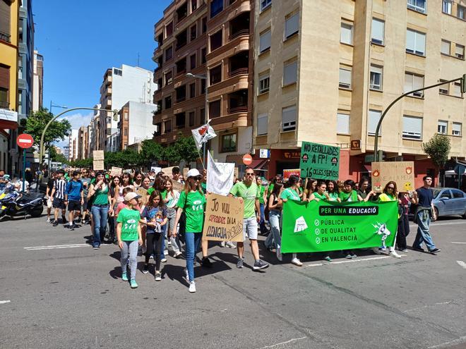 Abraçada a l'IES Ribalta en el marco de la huelga educativa en Castellón