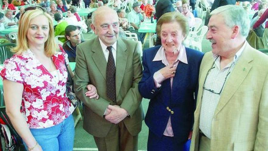 De izquierda a derecha, Ana Belén Díaz, Ramiro Solís, Concepción Álvarez y el alcalde, José Ramón García.