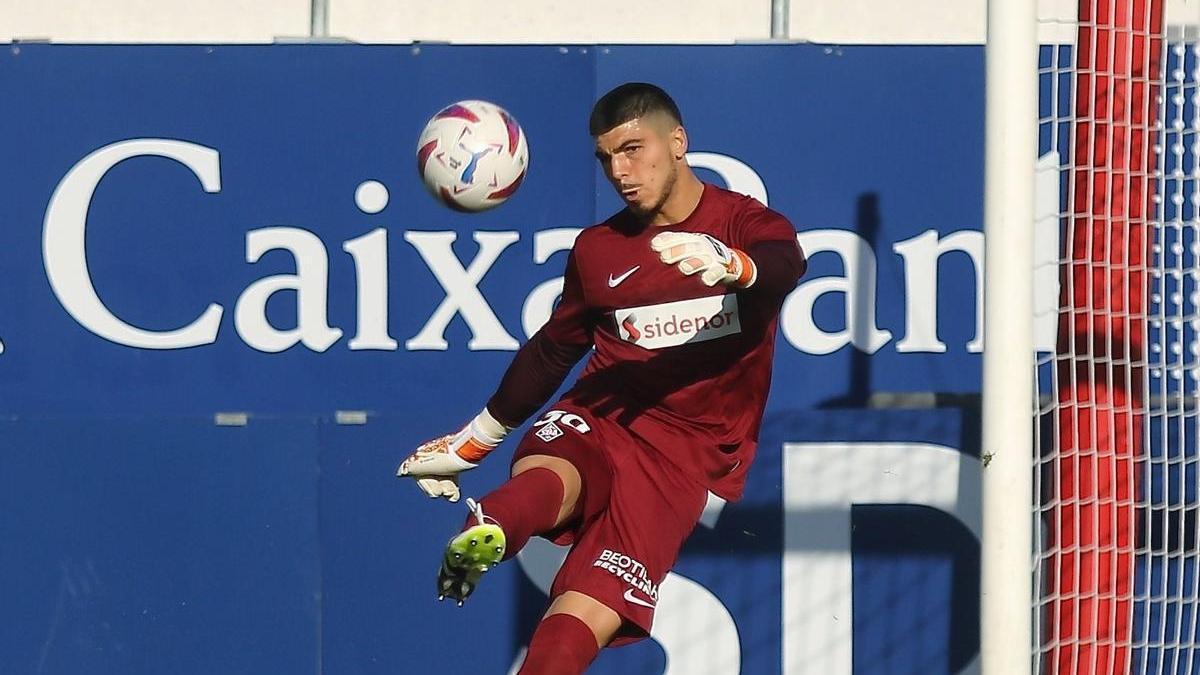 Pablo Cuñat, que está destacando en su cesión al Amorebieta, recibe la llamada de la Sub-21