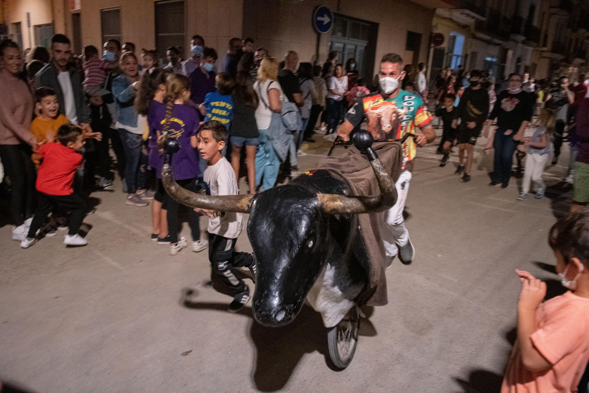 El encierro infantil hace las delicias de los niños en Almassora