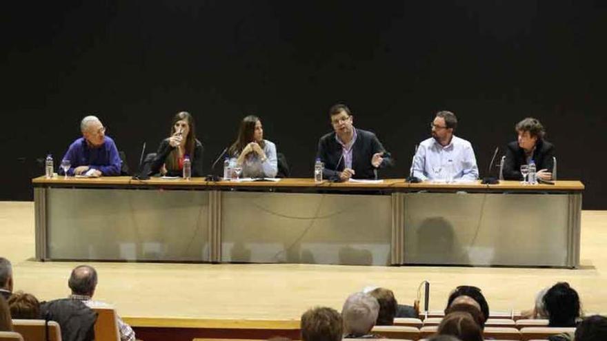 Los participantes durante el coloquio.