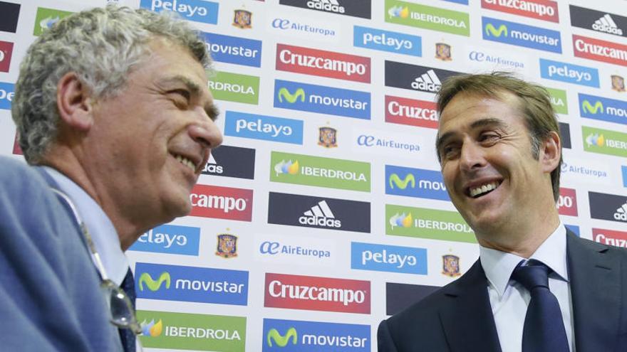 Ángel María Villar (izq.) junto al actual seleccionador de la selección de fútbol, Julen Loepetegui.