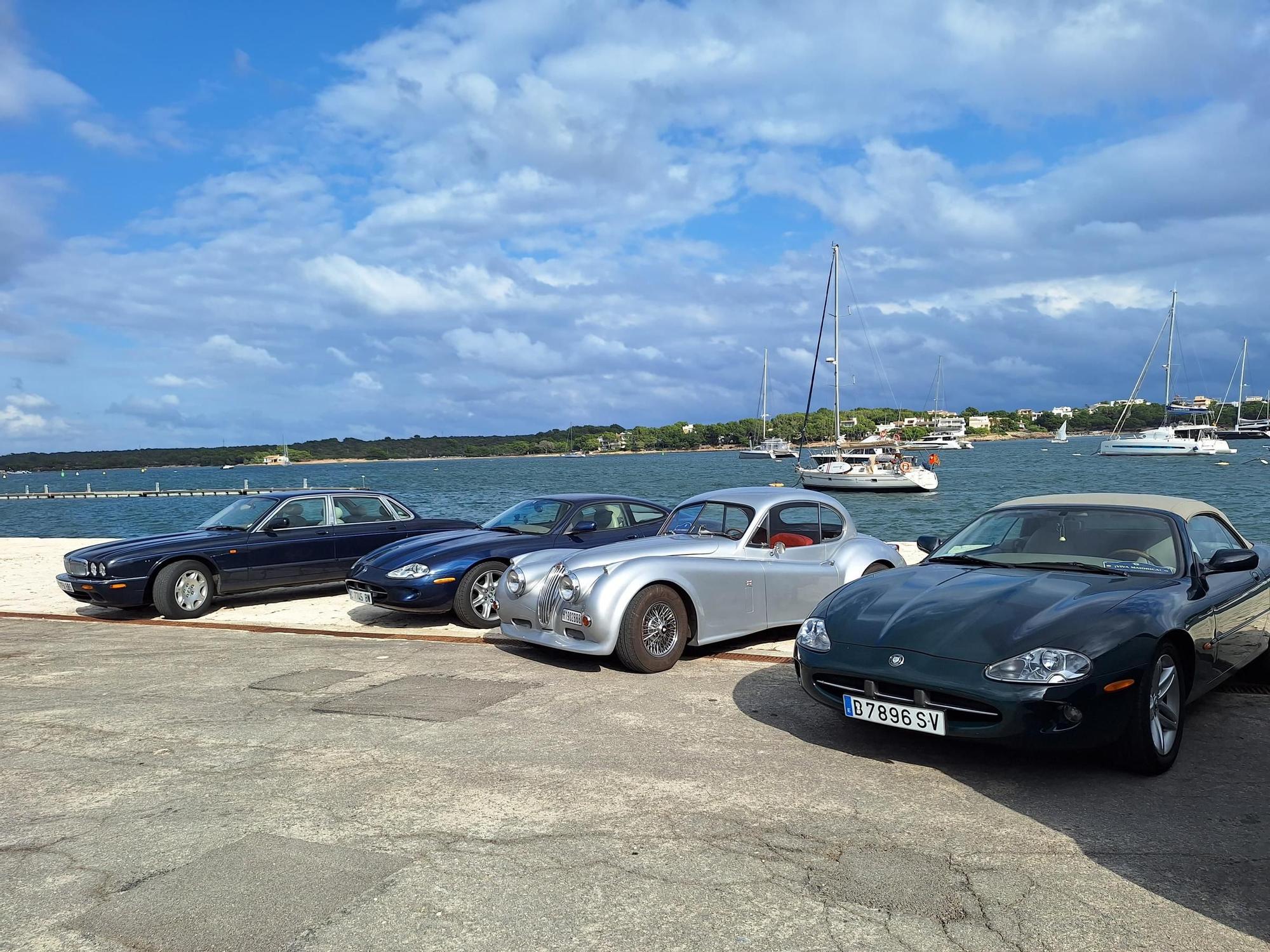 Los clásicos coches de Jaguar circulan por las carreteras de Mallorca