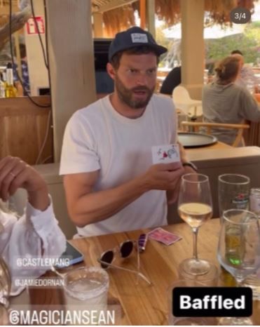 La cara del actor es de auténtica sorpresa
