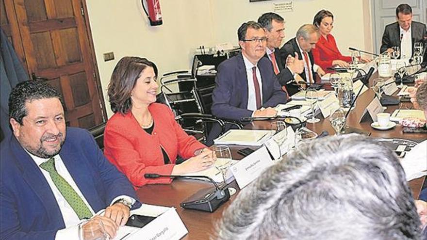 Moliner pone la despoblación en la agenda de las administraciones