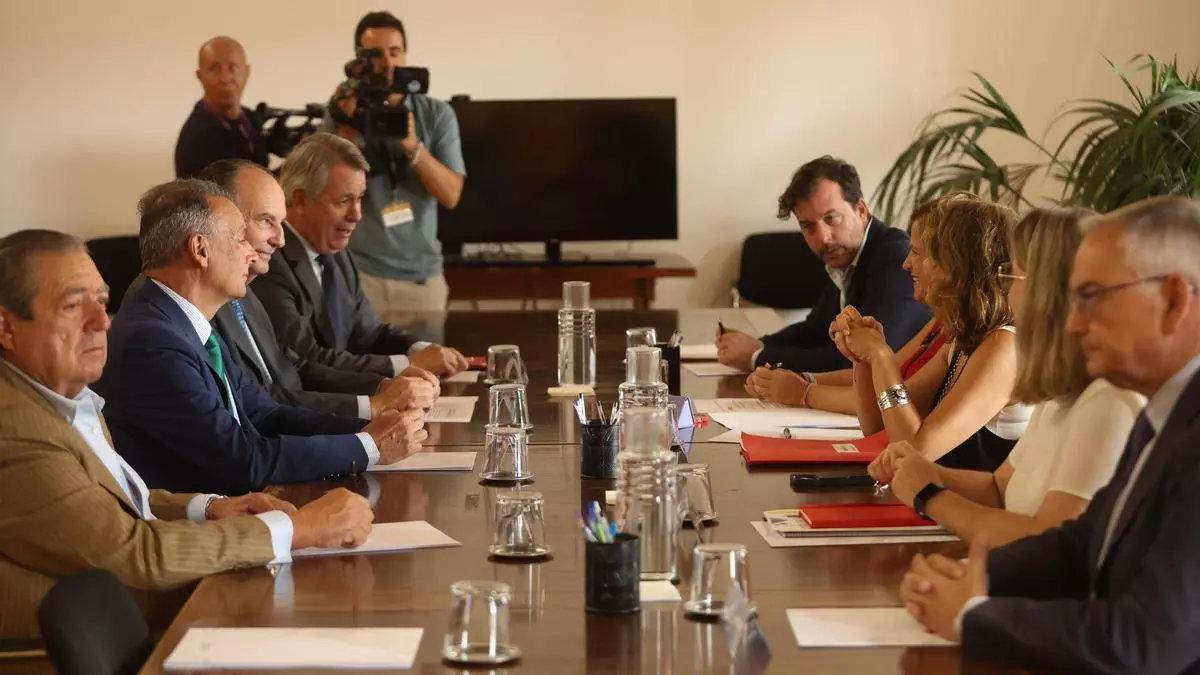 Una reunión de la exministra Raquel Sánchez con empresarios de AVE.