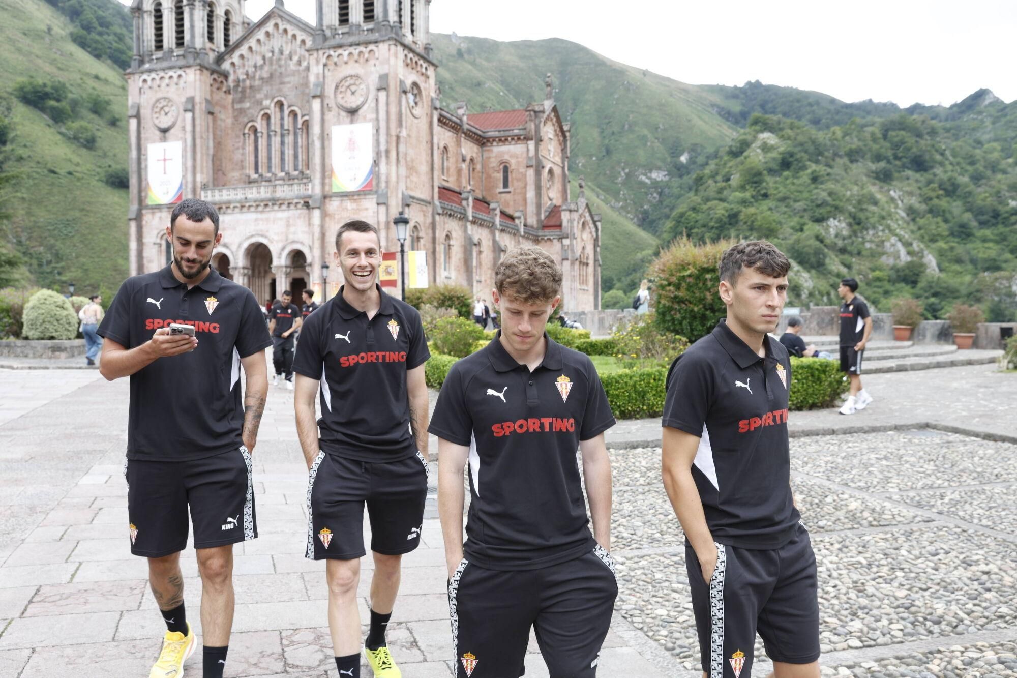 EN IMÁGENES: Visita del Sporting a La Santina en Covadonga