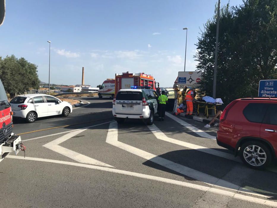 Cinco heridos al salirse un coche en el acceso de la autovía A-31 en Sax