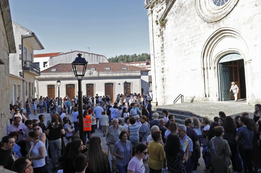 Redondela se vuelca y arropa a las familias de las víctimas de la AP-9