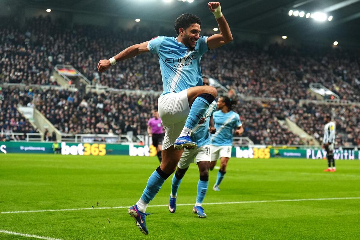 07 March 2026, United Kingdom, Newcastle: Manchester City's Omar Marmoush (C) celebrates scoring his side's third goal during the English FA Cup fifth round soccer match between Newcastle United and Manchester City at St James' Park. Photo: Owen Humphreys/PA Wire/dpa 07/03/2026 ONLY FOR USE IN SPAIN. Owen Humphreys/PA Wire/dpa;English Cup Soccer;sports;soccer;football;England FA Cup - Newcastle United vs Manchester City
