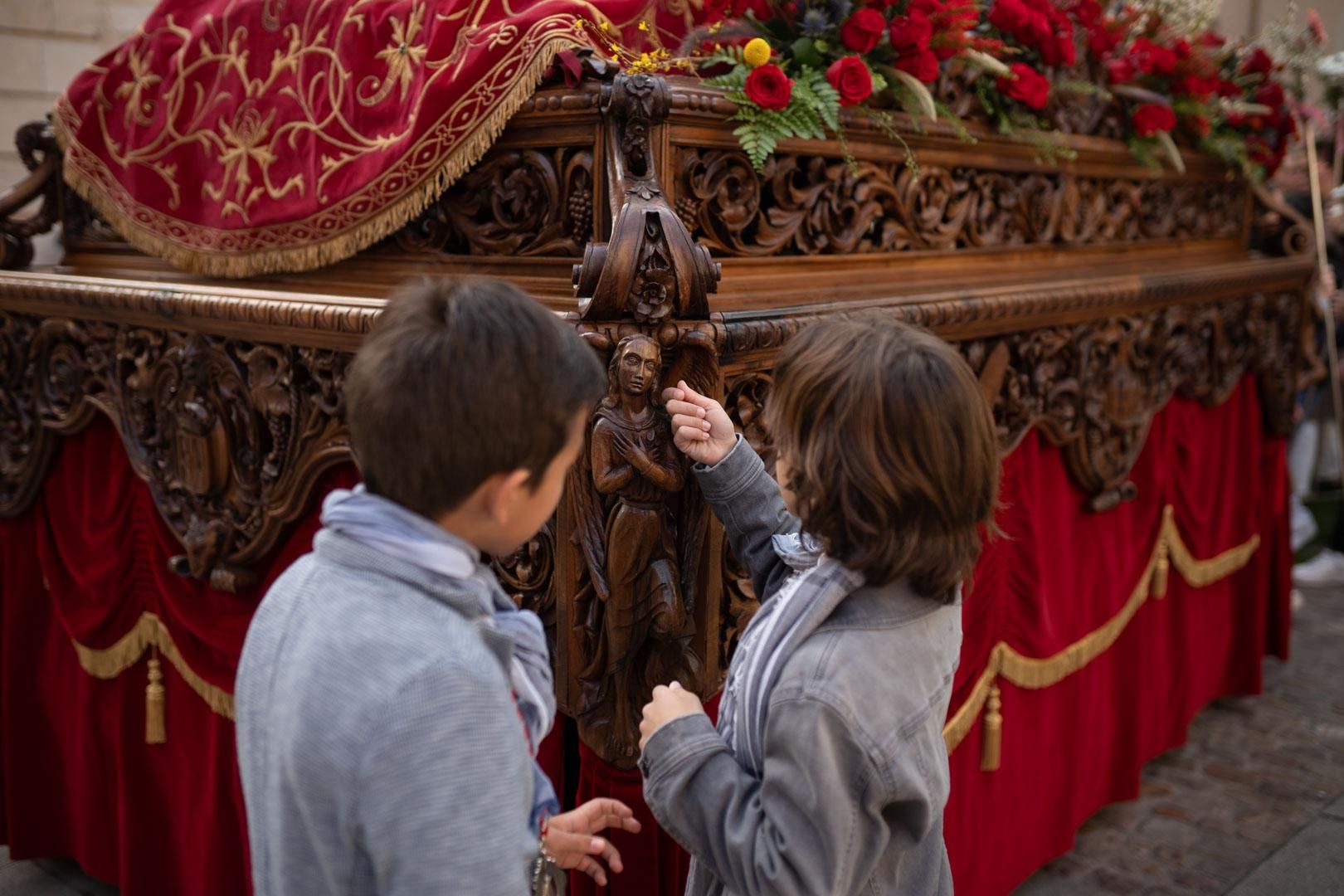 GALERÍA | Así ha sido el encuentro de Jesús Resucitado y su madre en la Plaza Mayor