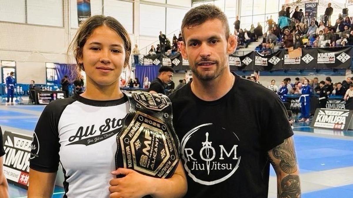 Daniela Valera con su entrenador, Ofo Martín.
