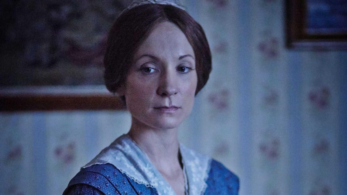 Mary Ann Cotton, considerada la primera asesina en serie del Reino Unido, empleaba el arsenito de cobre que sacaba del papel pintado de su enorme caserón, lo rascaba del cáliz de las flores de la pared, pintadas con “verde de París” y lo echaba al aceite.