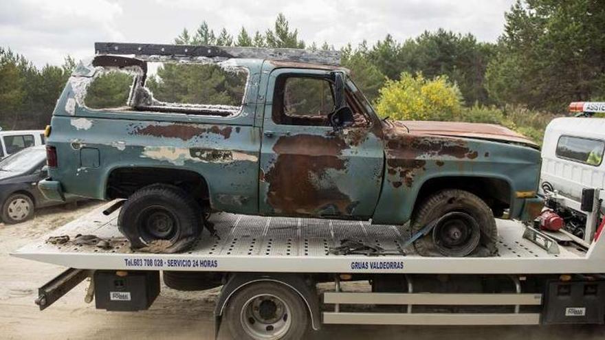 Después de tres días de análisis el vehículo del holandés fue retirado ayer. La Policía Judicial volvió a rastrear el pinar y encontró los restos.