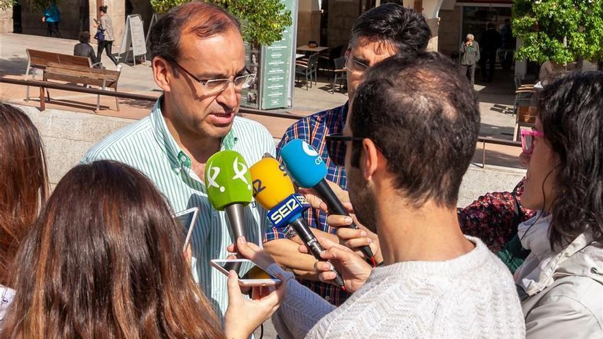 Mateos, a la espera de que Cs se posicione, rechaza la investidura de Alcántara como alcalde de Cáceres