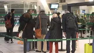 Renfe abre la puerta a eliminar los controles de seguridad en los trenes del Eje Atlántico