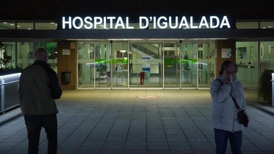 Un muerto, 20 infectados y 200 aislados en un brote en el hospital de Igualada