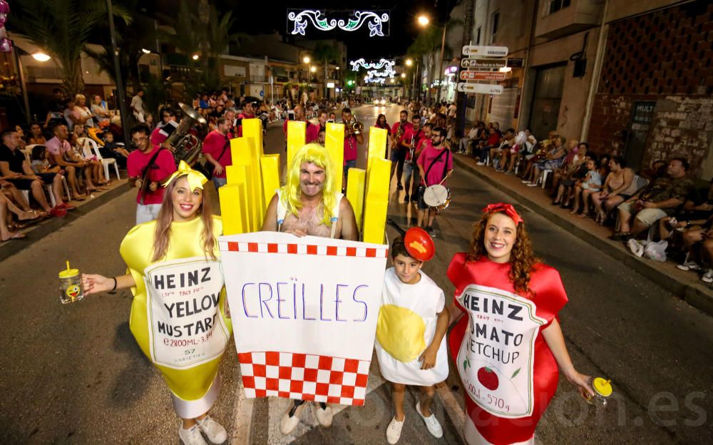 El municipio celebró su llamativa Gran Cabalgata de Disfraces dentro de los actos de las Fiestas de Agosto en honor a la Virgen de la Asunción