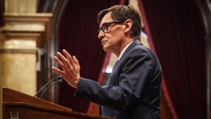 El president de la Generalitat, Salvador Illa, en el pleno del Parlament.