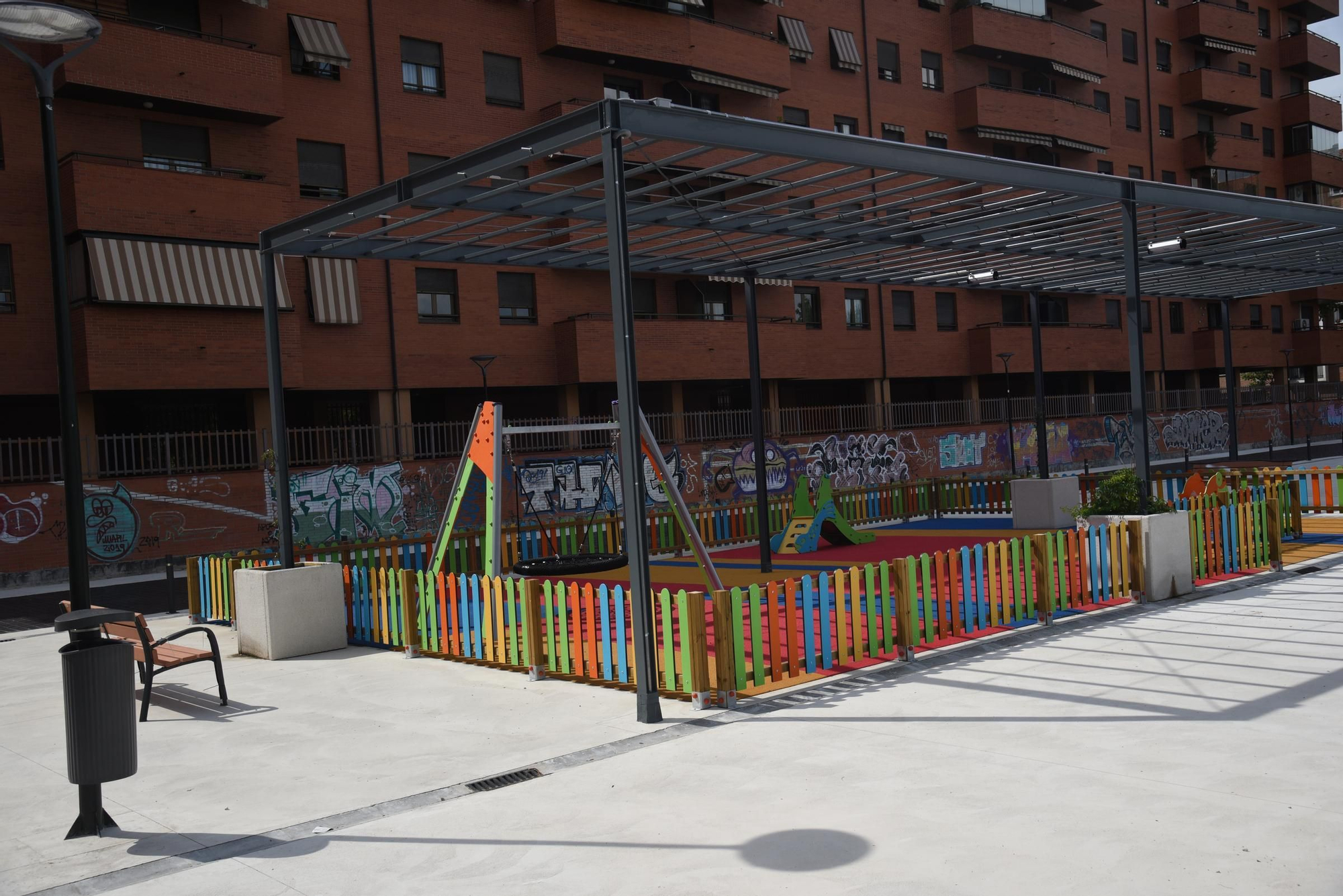 En imágenes | Así es la nueva plaza junto al parque Bruil de Zaragoza