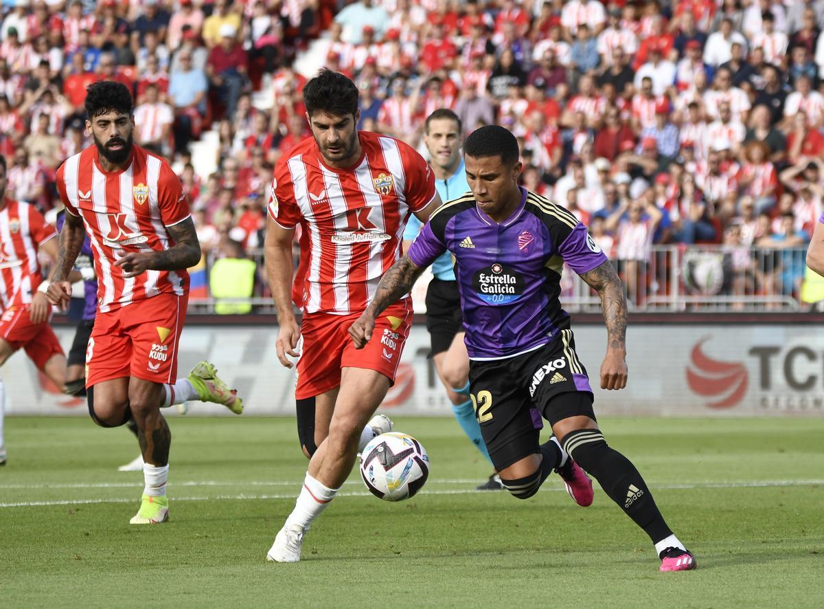 Resumen, goles y highlights del Almería 0 - 0 Valladolid de la jornada 37 de LaLiga Santander