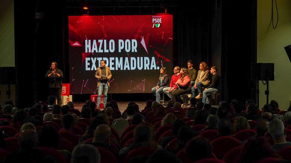 El candidato del PSOE a la Presidencia de la Junta de Extremadura, Miguel Ángel Gallardo, presenta su programa electoral para el 21D.
