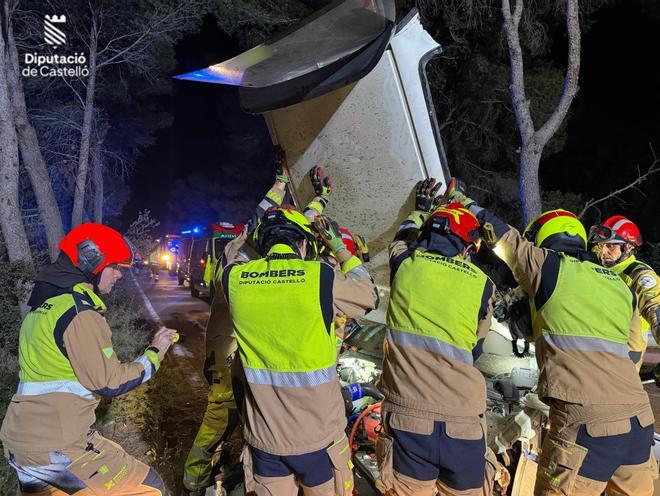 Imágenes de la actuación del Consorcio Provincial de Bomberos en el accidente