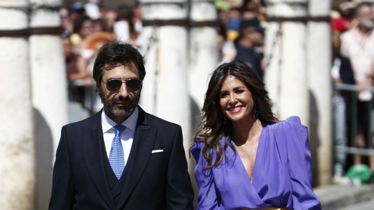 Nuria Roca y Juan del Val, entre los invitados a la boda de Sergio Ramos y Pilar Rubio