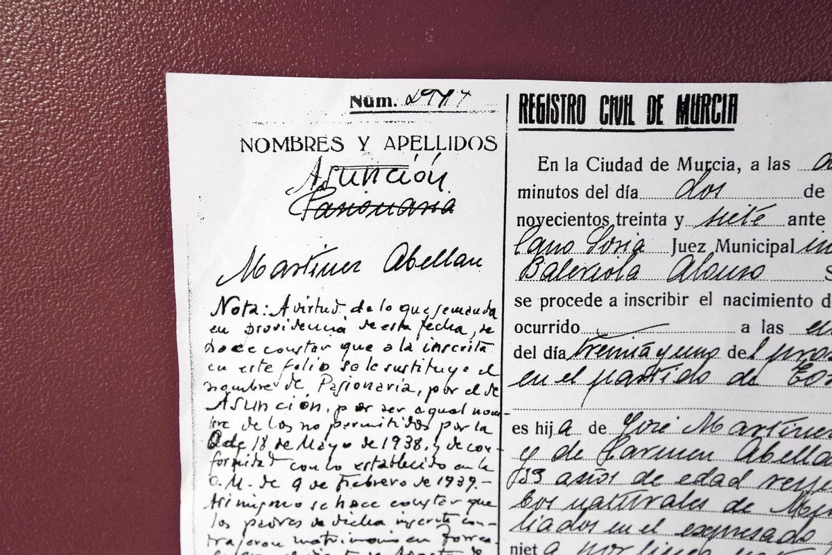 Un detalle de la inscripión de Pasión en el registro civil, donde se puede ver el cambio de nombre.
