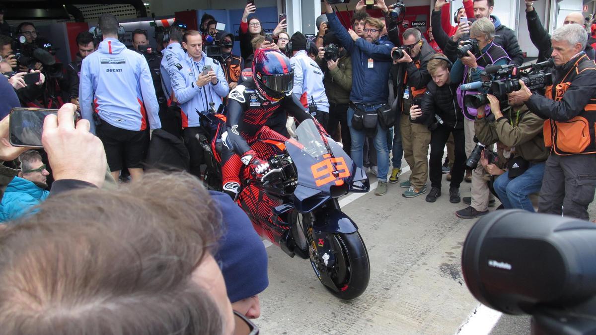 Marc Márquez se ha estrenado, hoy, en Cheste (Valencia), con la Ducati.