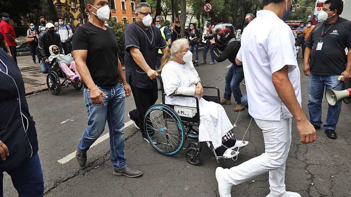 Un muerto, al menos, tras un fuerte terremoto en México