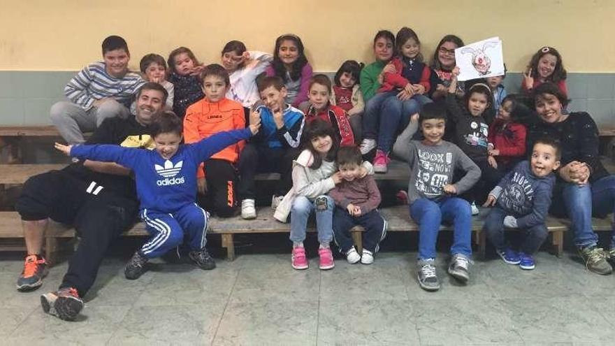 Niños participantes en el campamento de Mondariz. // FdV