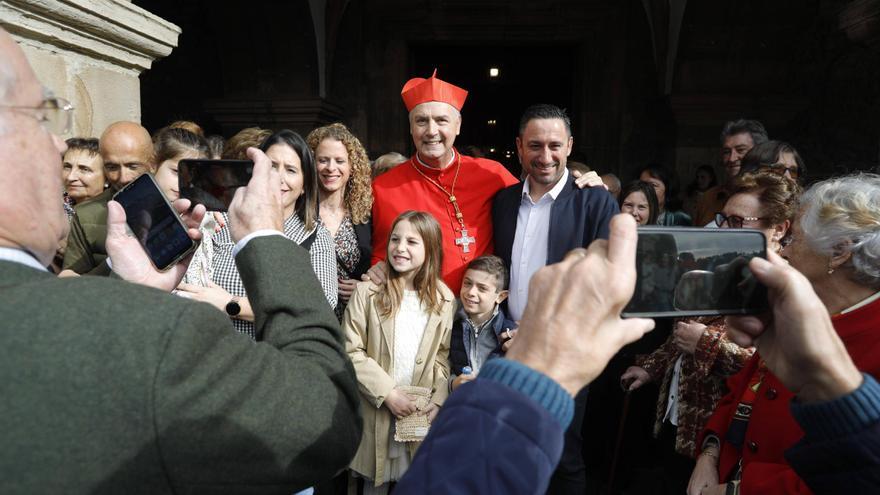 Así fue el baño de masas del cardenal Ángel Fernández Artime en su reencuentro con Luanco