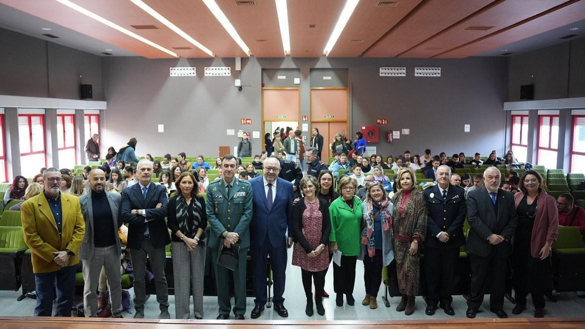 El salón de actos de la Facultad de Ciencias de la Educación y Psicología ha acogido la inauguración de las II Jornadas Provinciales de Inclusión Social de Menores Migrantes No Acompañados.