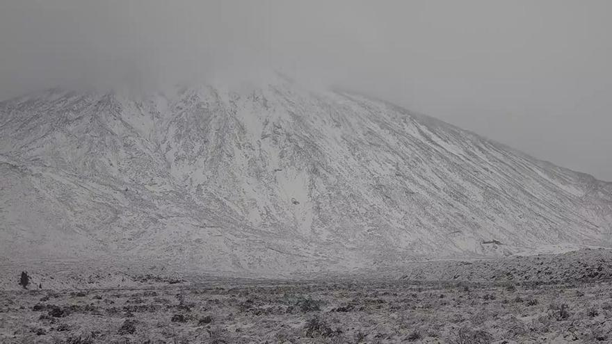Así ha sido la primera nevada del invierno en el Teide