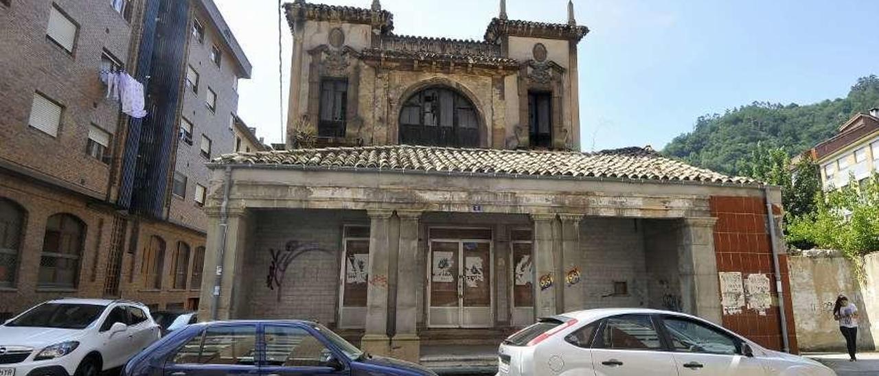 El antiguo teatro Virginia, donde se levantará el nuevo centro de salud de Sotrondio.