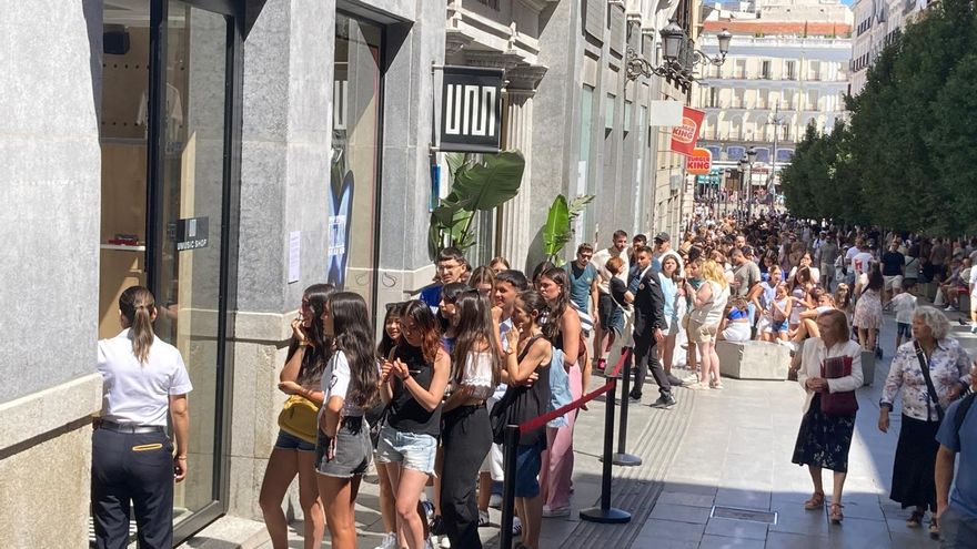 Aitana provoca colas kilométricas en Madrid con su pop-up previo al concierto