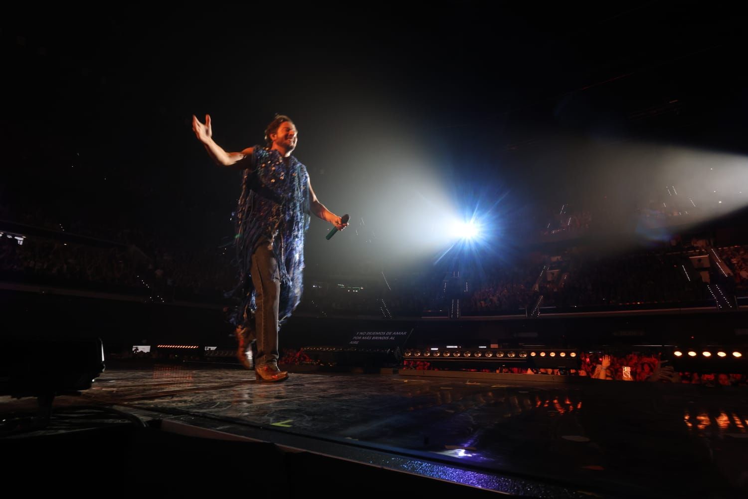 Manuel Carrasco arrebata en su concerto del Roig Arena: todas las imágenes