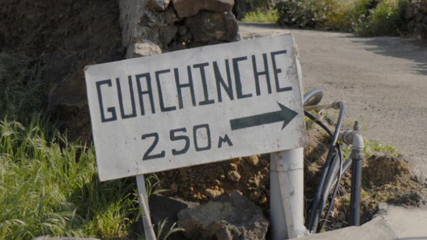 Cartel que promociona un guachinche en la Isla.