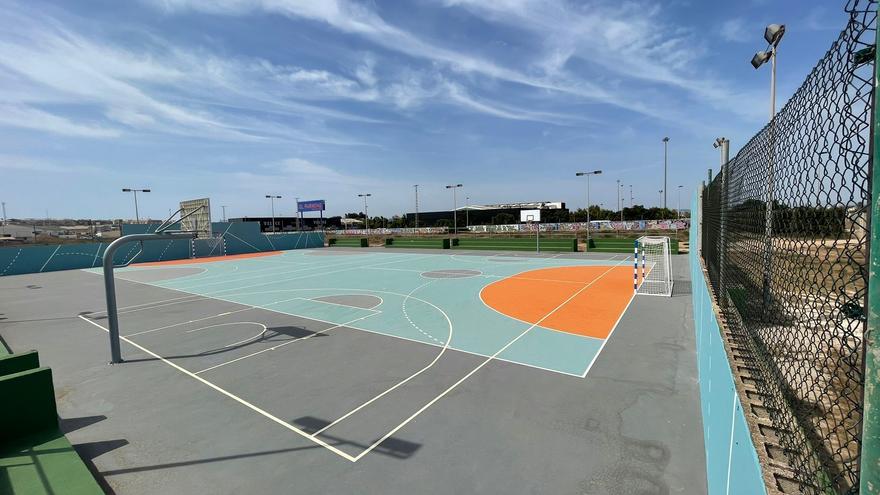 Torrevieja recupera la pista deportiva de &quot;La Mosquitera&quot; tras una inversión 47.800 euros