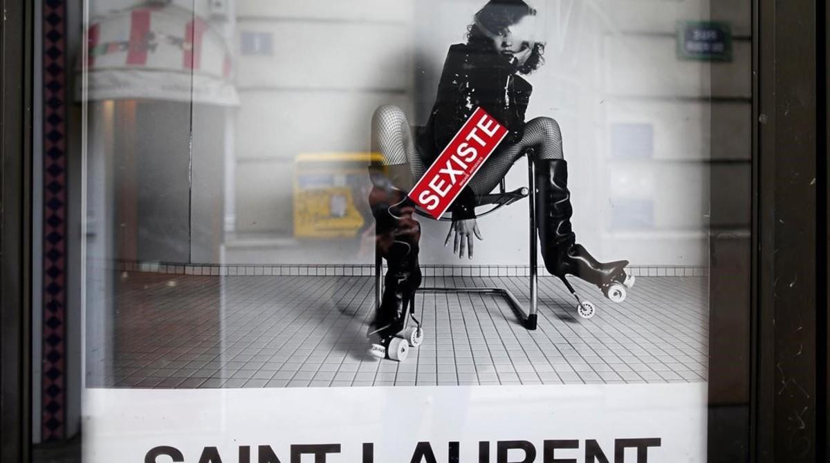 Una publicidad sexista de Yves Saint Laurent.