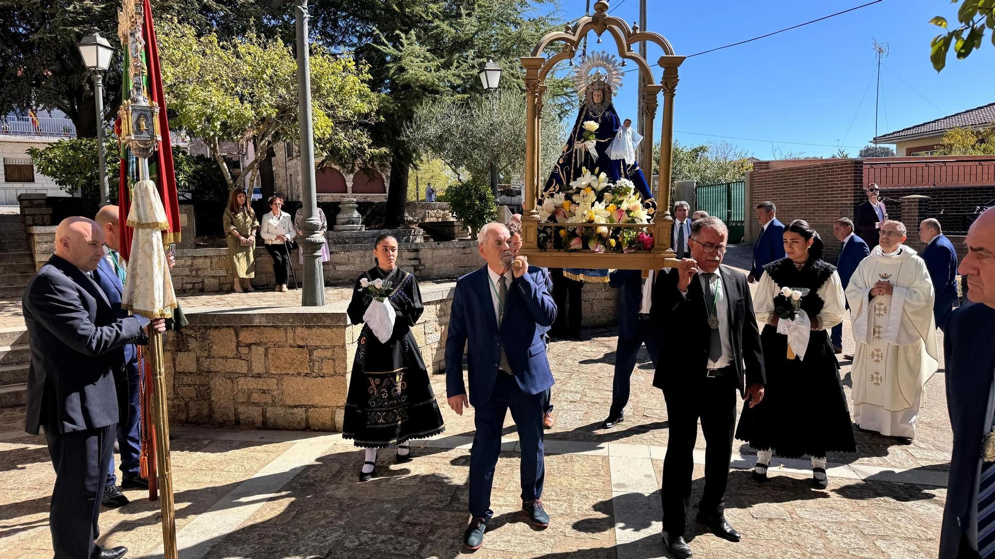 Villadepera honra a la Virgen del Rosario