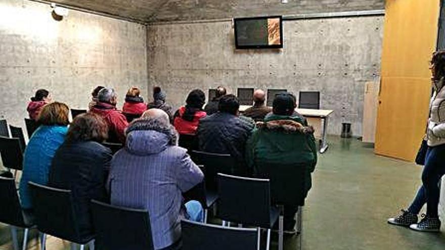 Usuarios del Centro de Día de Intras en Benavente visitan el Centro de los Ríos