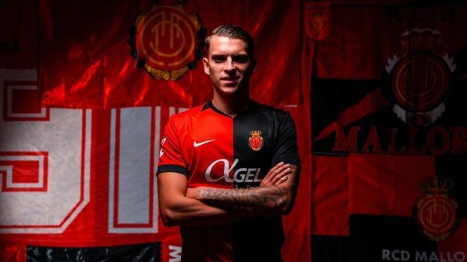 Alex Sala: "Me defino como un mediocentro ofensivo con buen disparo y buen desplazamiento"
