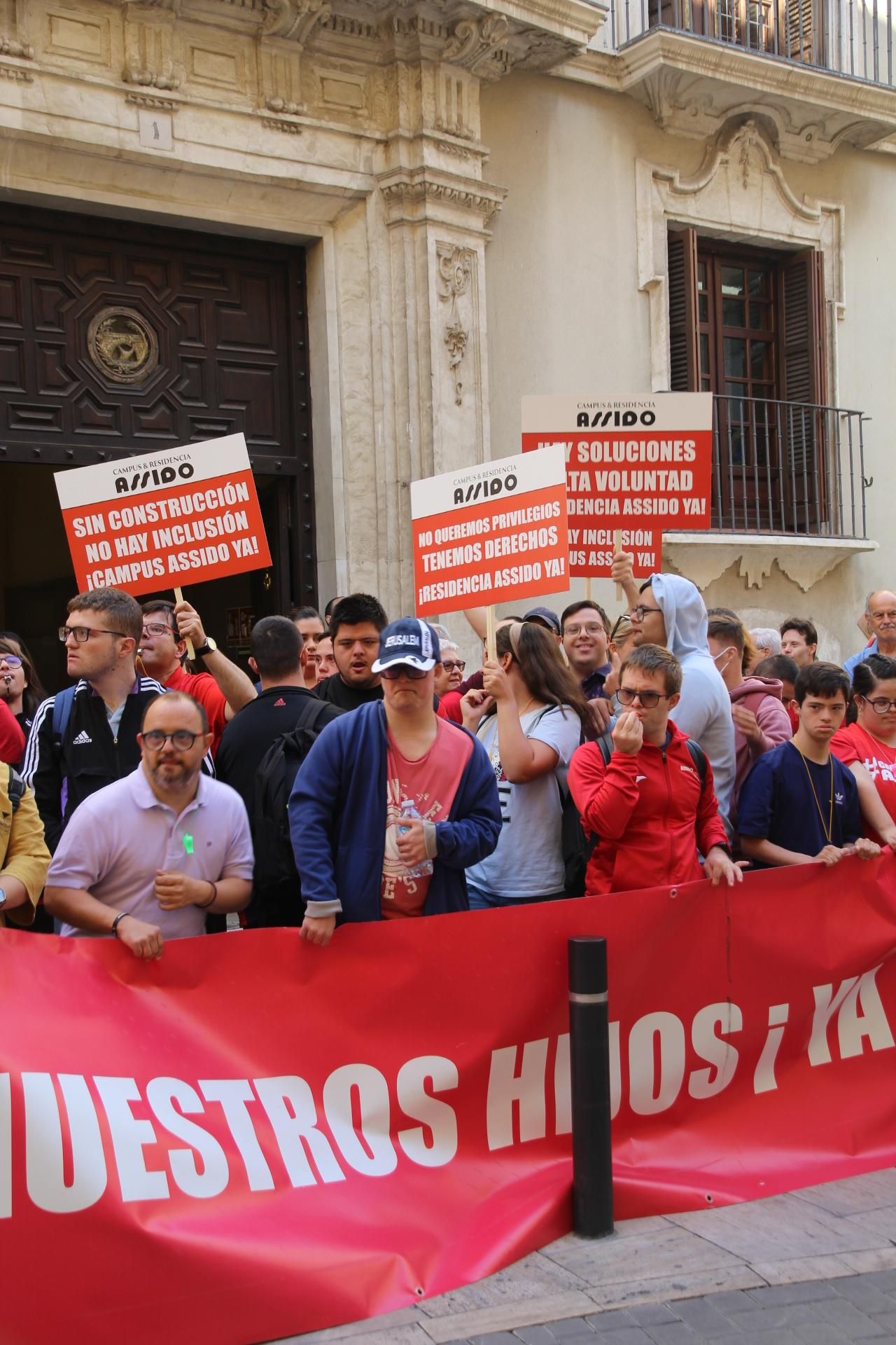 Concentración de Assido en Murcia ante la CHS