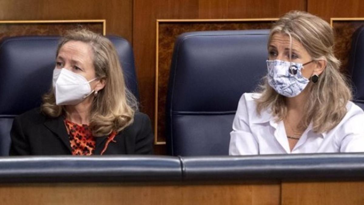 Las ministras Nadia Calviño y Yolanda Díaz.