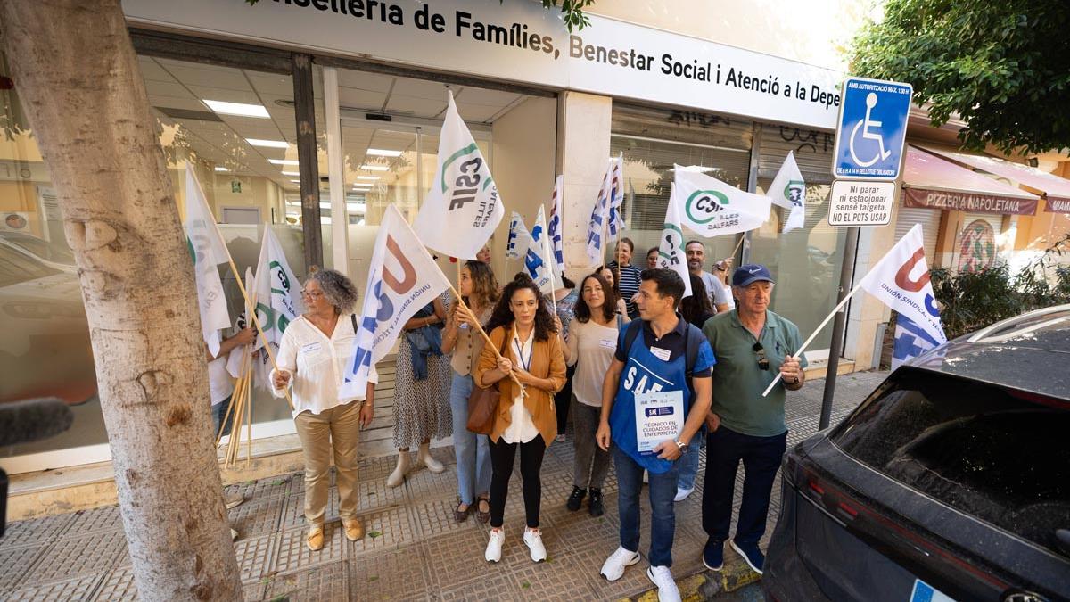 Todas las imágenes de la huelga de trabajadores de residencias en Ibiza