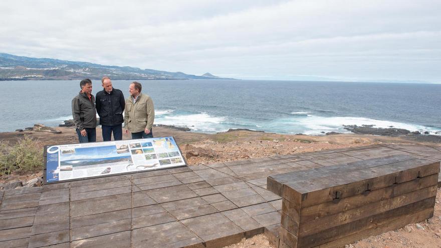 La ciudad estrena dos miradores en Las Coloradas y El Confital